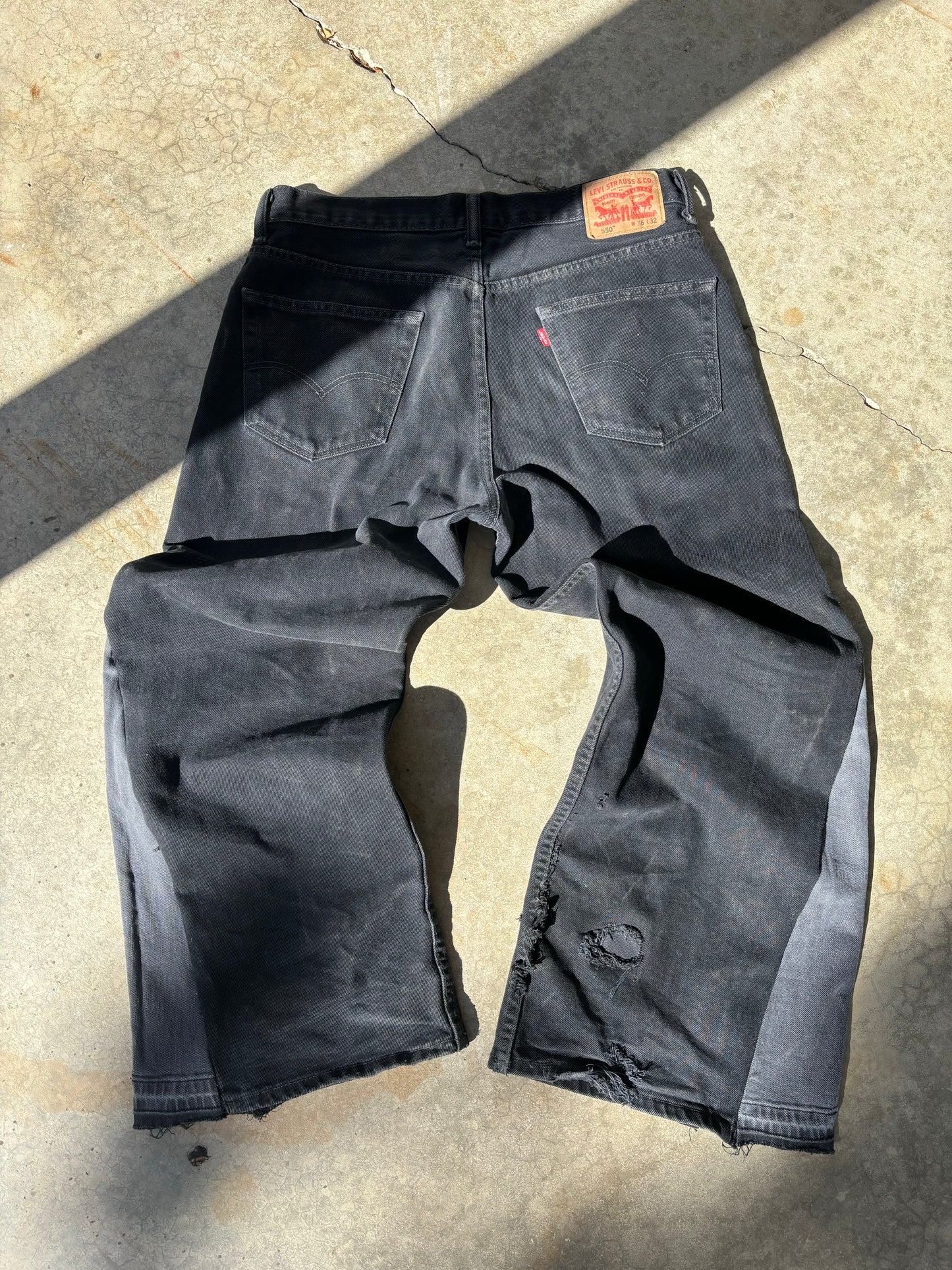 DISTRESSED BAGGY DENIM